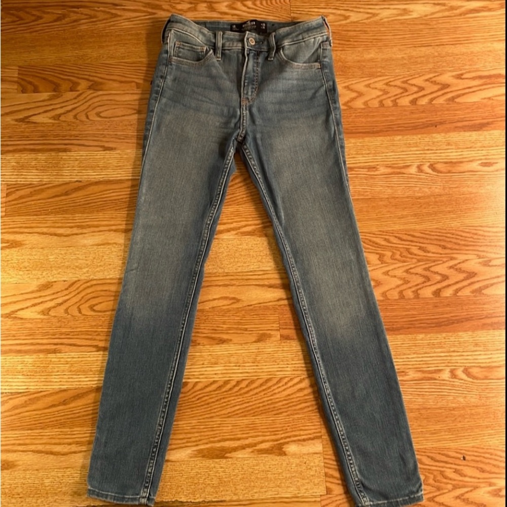 Hollister mid- rise skinny jeans
